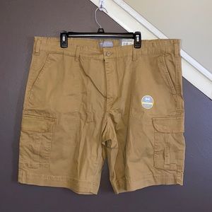 Men’s 44” khaki shorts